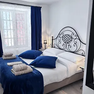 https://shantis-andalusian-rooms.hotelsinnerja.org